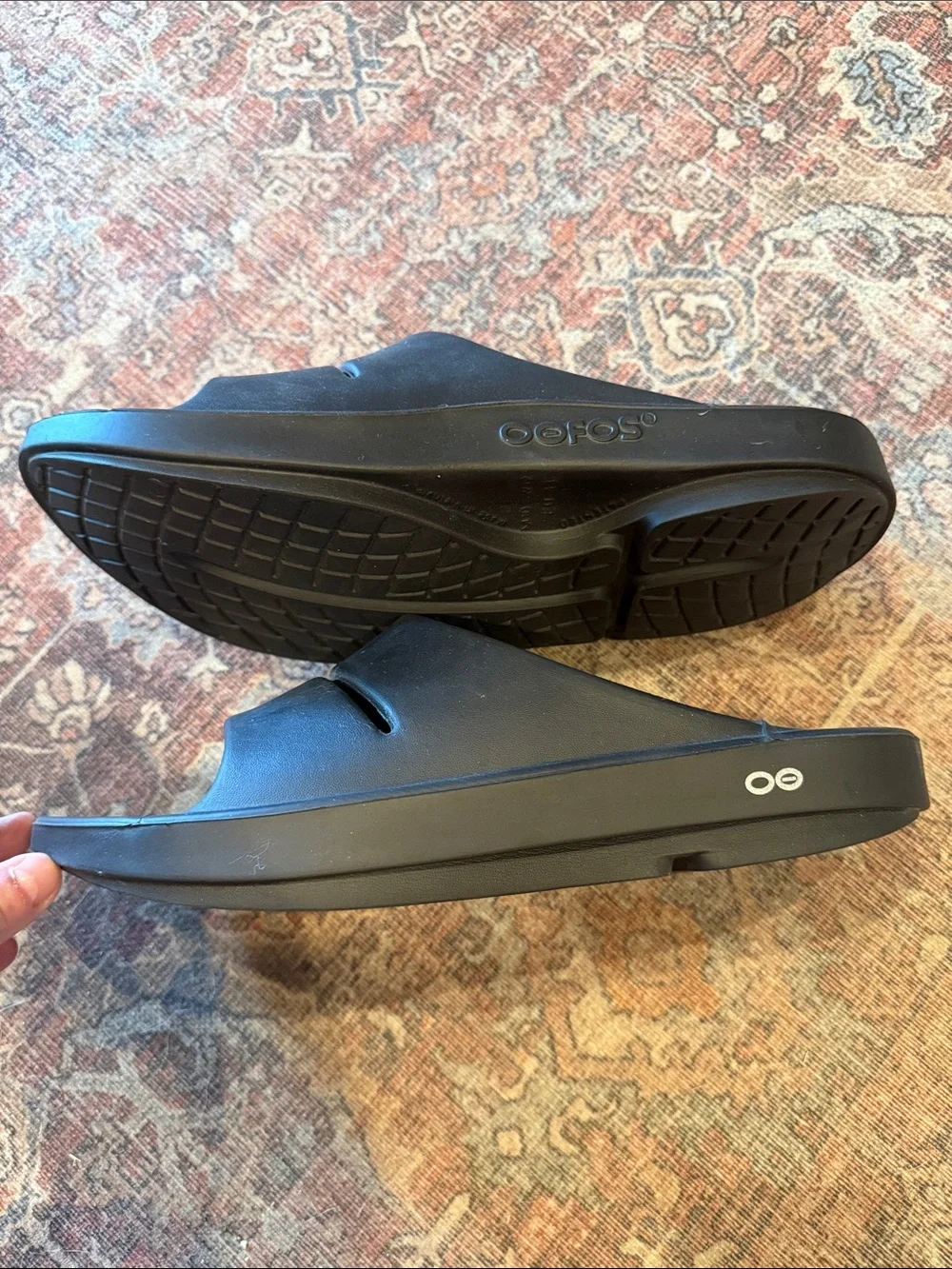 OOFOS Black Men's Two-Slot Recovery Slide Sandals